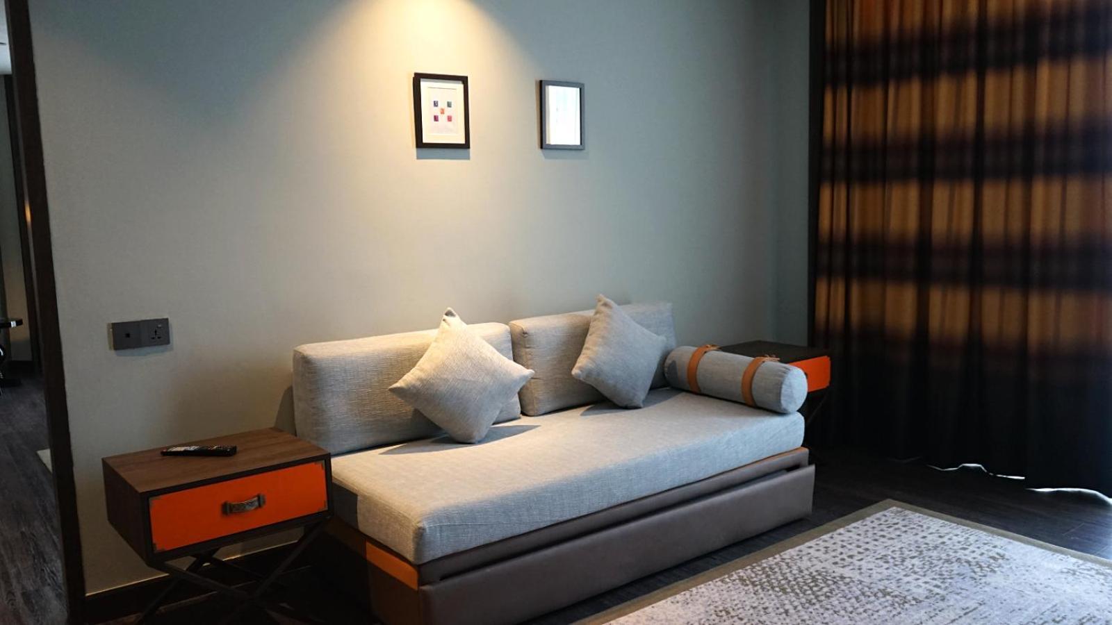 The George Penang By The Crest Collection Hotel Джордж Таун Екстериор снимка A sofa bed